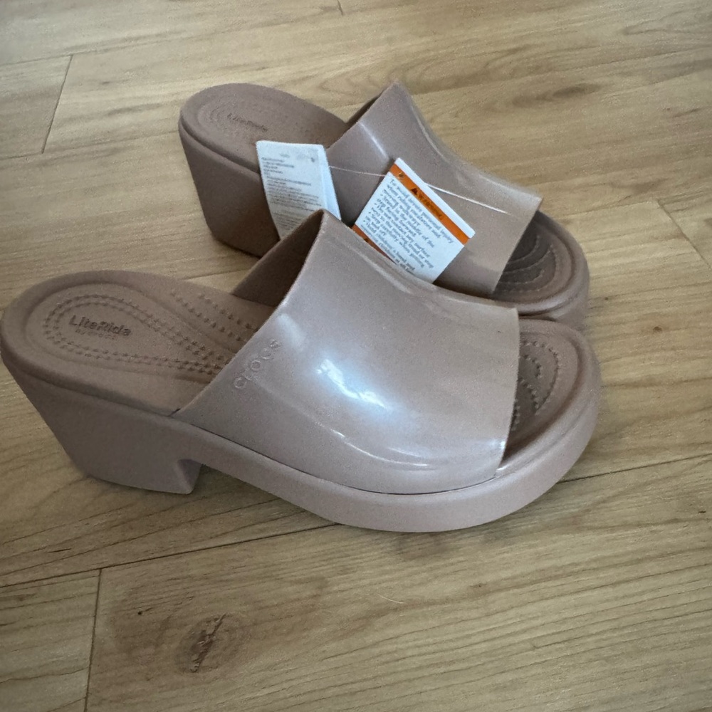 Crocs heals